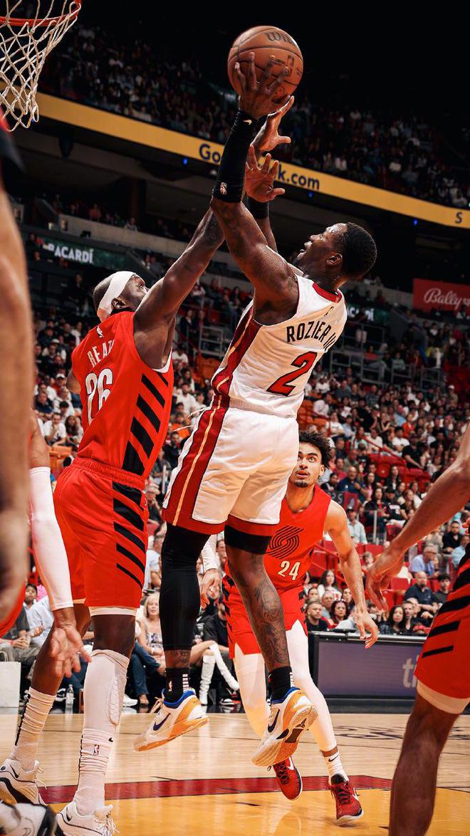 包含迈阿密热火迎NBA常规赛关键赛，清晨完成体检，话题不断，年轻球员得到机会的词条